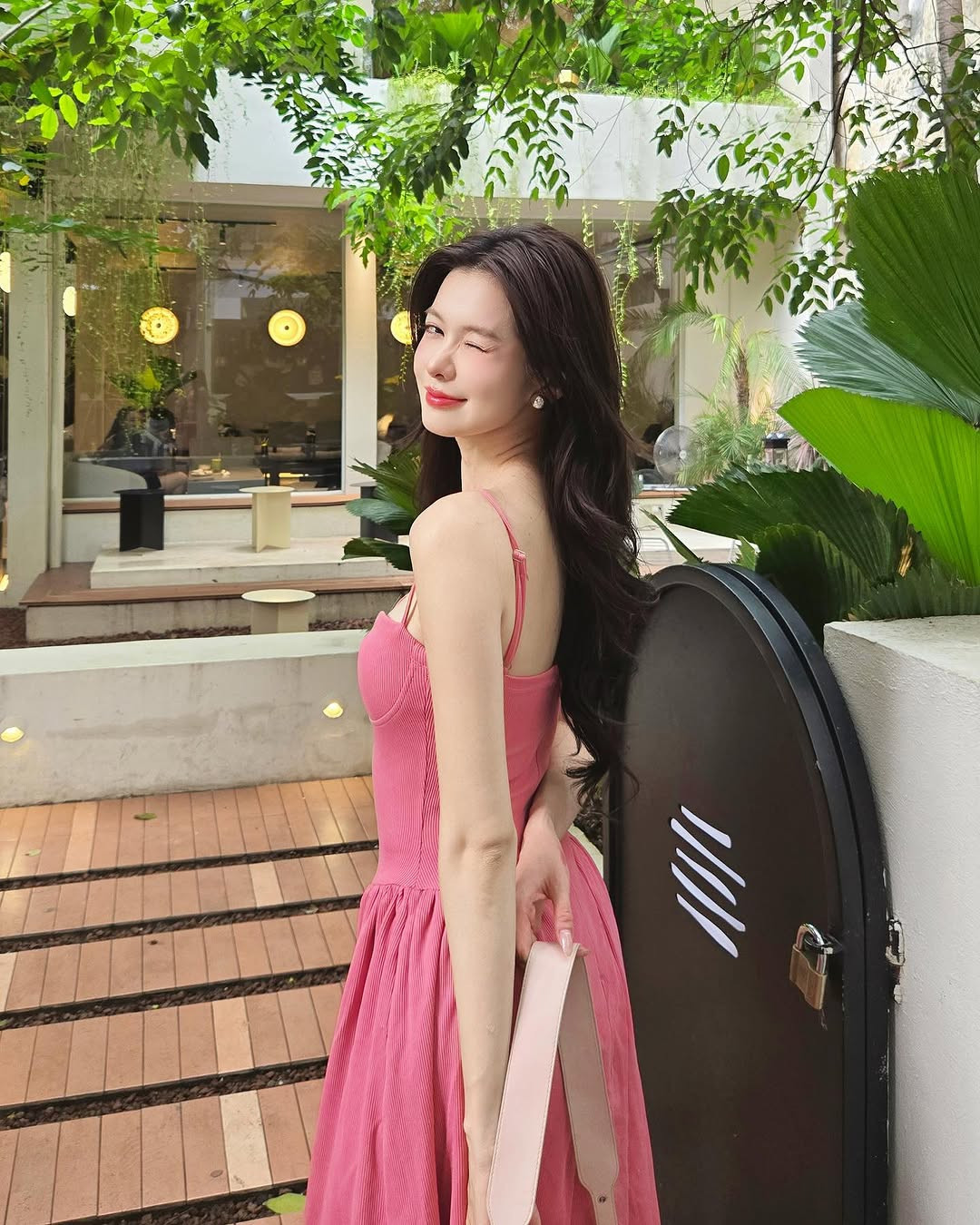 Tên tuổi của Yên Đan được biết đến nhiều khi cô nàng là quán quân cuộc thi Ngôi sao chốt đơn. Cô được đánh giá có ngoại hình ưa nhìn, năng lượng tích cực và lối dẫn dắt bán hàng thông minh.