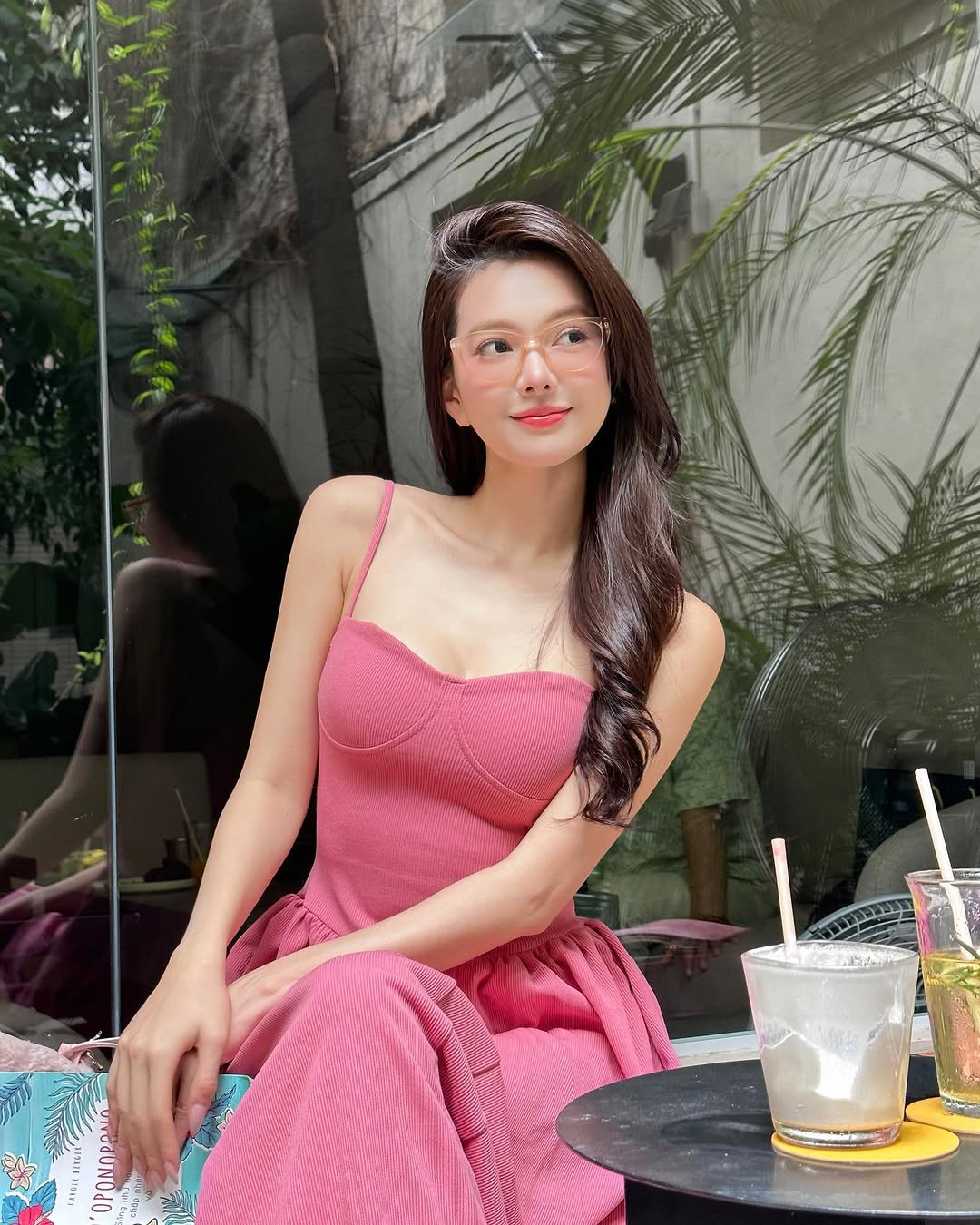 Cô thủ vai Như - sinh viên năm 2 trường Nghệ thuật, là bạn cùng phòng của Pu với tính cách đỏng đảnh, tiểu thư.