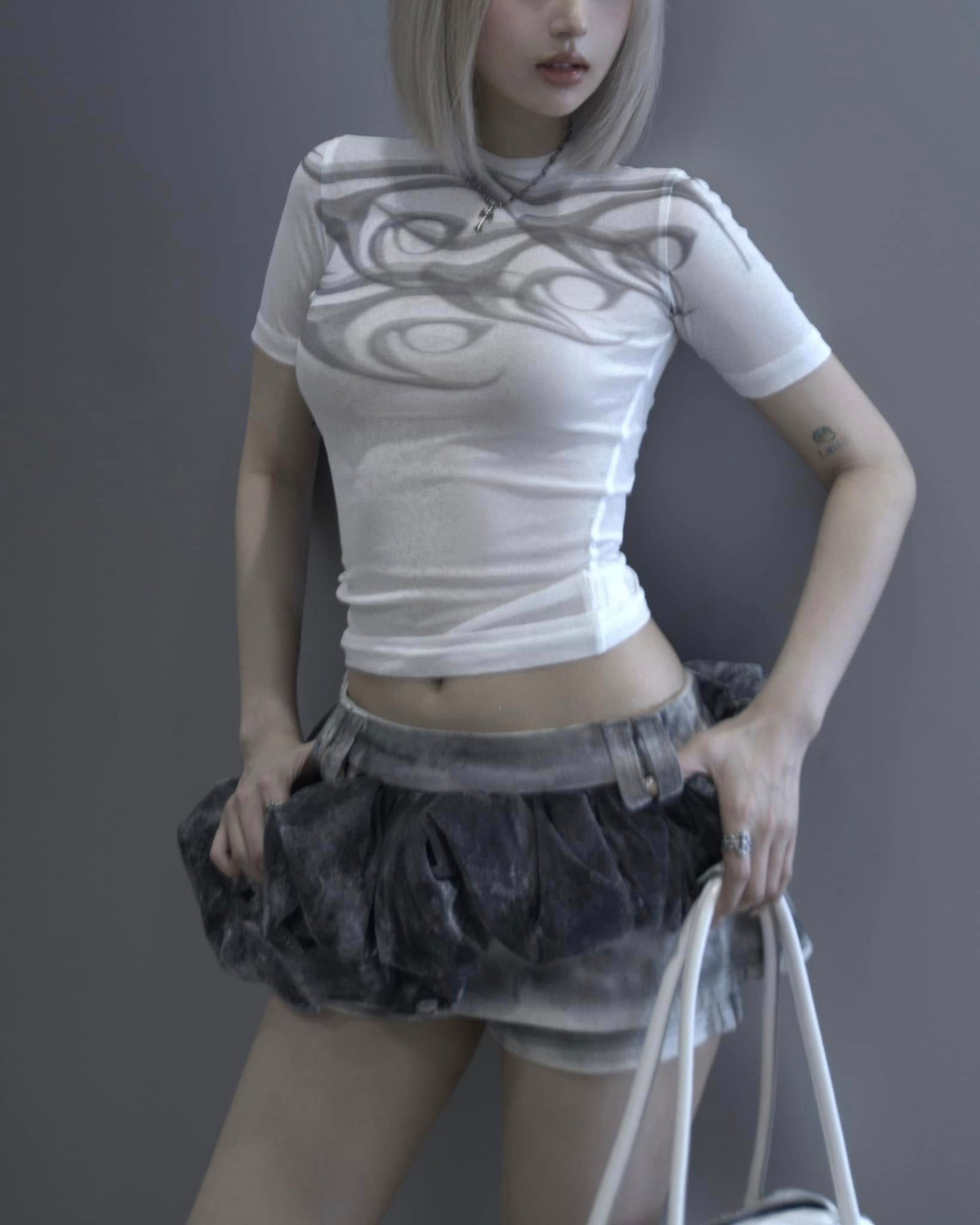 Tạo hình này giúp Xoài Non tôn lên nhan sắc nổi bật, nhiều người còn dành lời khen ngợi nàng hot girl xinh đẹp tựa "búp bê sống".