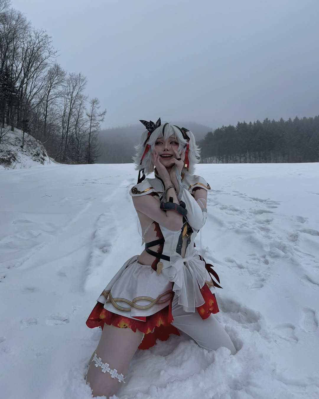 Trong bức ảnh này, cô tạo dáng táo bạo, thu hút gần 2 triệu lượt xem chỉ sau hai ngày đăng tải.