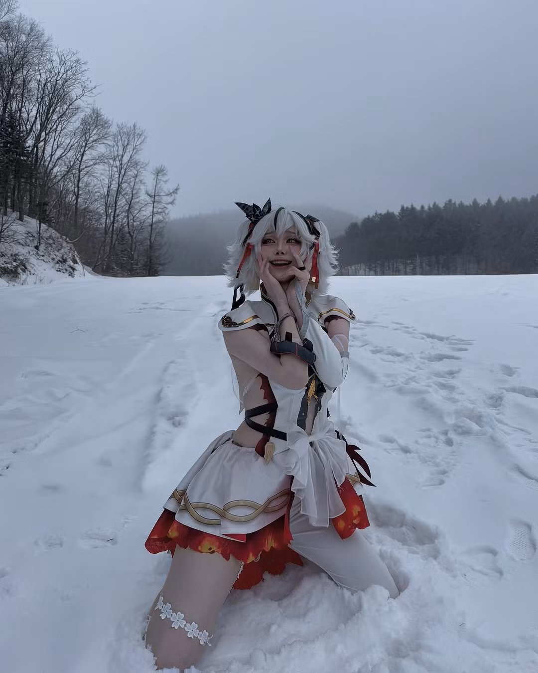 Trong bức ảnh này, cô tạo dáng táo bạo, thu hút gần 2 triệu lượt xem chỉ sau hai ngày đăng tải.