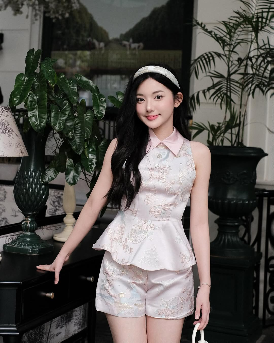 Dù nổi lên nhờ những nội dung mukbang như Quỳnh Trương vẫn sở hữu thân hình mảnh mai.