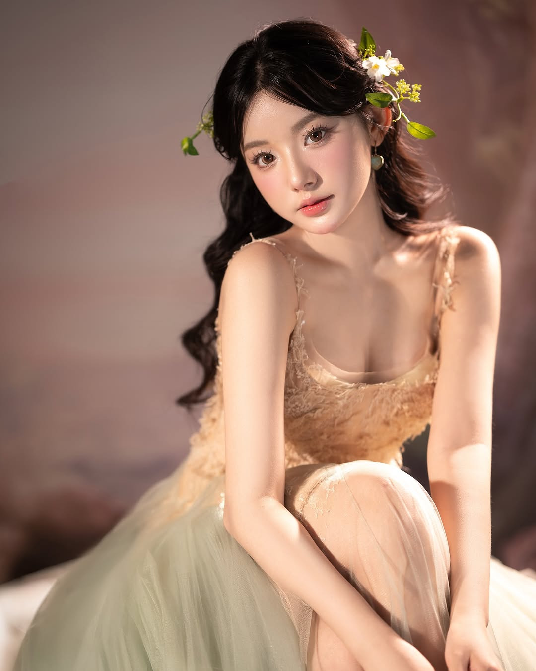 Bộ ảnh theo đúng style "tiên nữ" đúng với biệt danh của cô nàng được thực hiện gần đây.