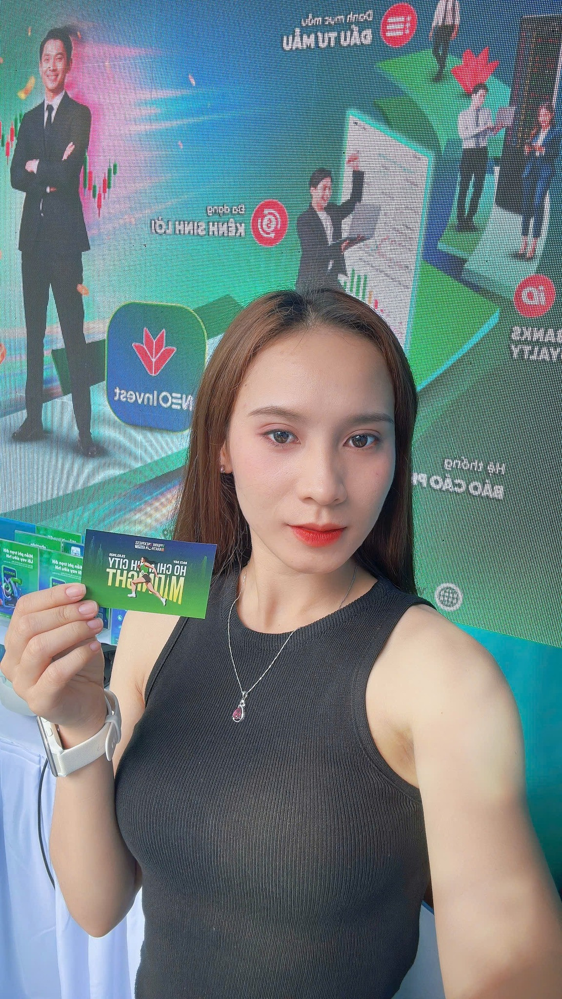 Trái ngược lại, nhiều người cho rằng việc ăn mặc như thế nào là quyền tự do của mỗi người, cô nàng mặc như thế này để chứng tỏ cá tính không có gì sai.