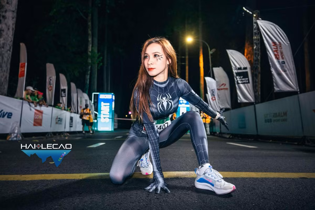 Loạt ảnh của cô gái này khi được đăng tải trên một số hội nhóm mạng xã hội đã thu hút về rất nhiều lượt thích cùng bình luận khác nhau.