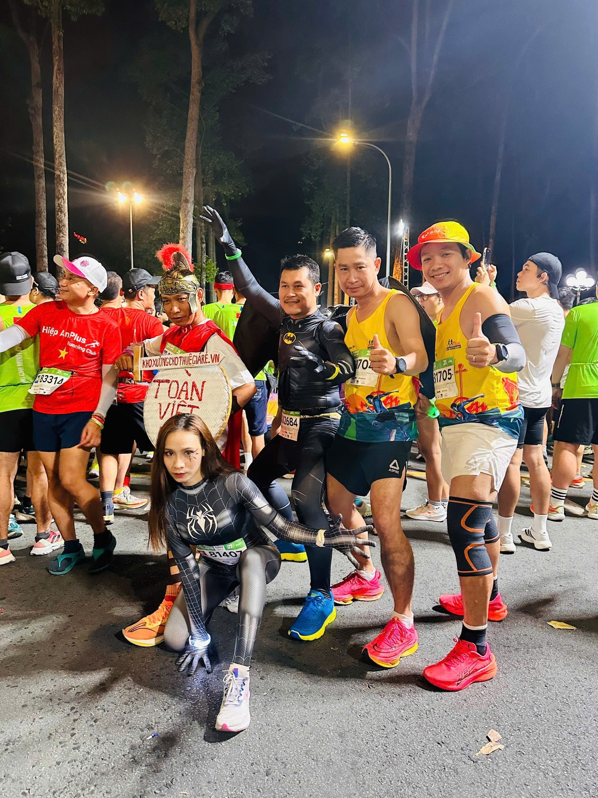 Cuối cùng, cô nàng này đã hoàn thành chặng đua và không quên chia sẻ kỷ niệm đáng nhớ lên trên MXH.