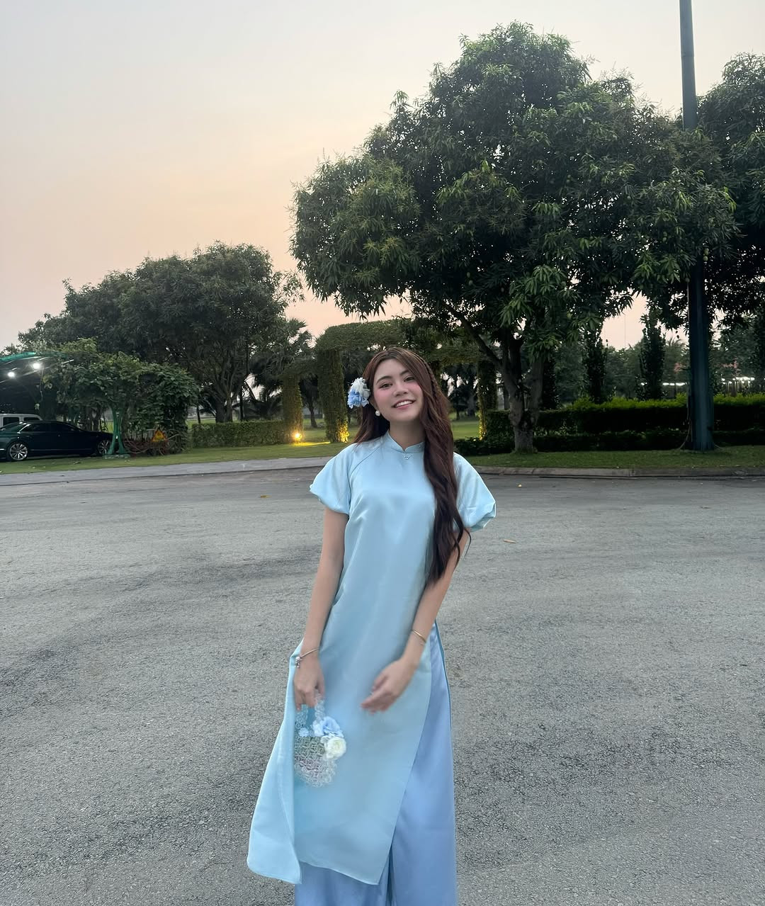 Hạt Dẻ có vẻ đẹp cuốn hút nhờ gương mặt bầu bĩnh nhưng vẫn toát lên nét cá tính.