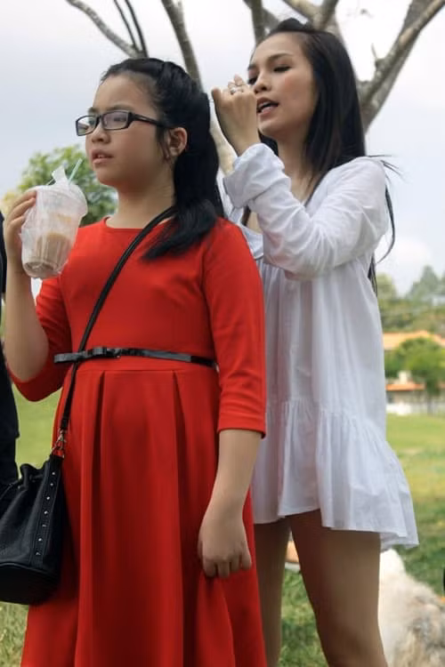 Hiền Thục là mẹ đơn thân của cô con gái duy nhất tên Gia Bảo, hiện đã được 21 tuổi. Ái nữ của Hiền Thục đang theo học tại một trường Đại học ở TP.HCM.