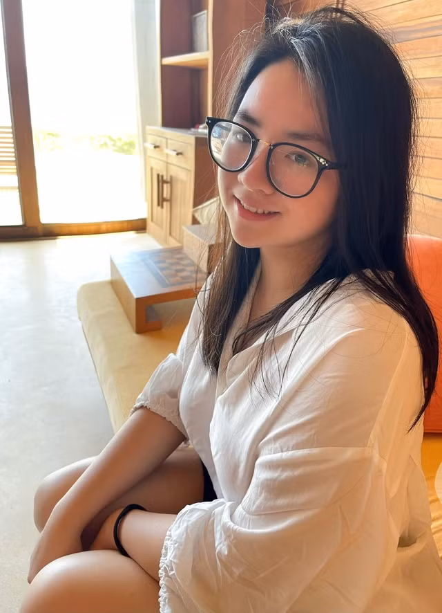 Hiền Thục thường xuyên chia sẻ những hình ảnh thân thiết của 2 mẹ con lên mạng xã hội.