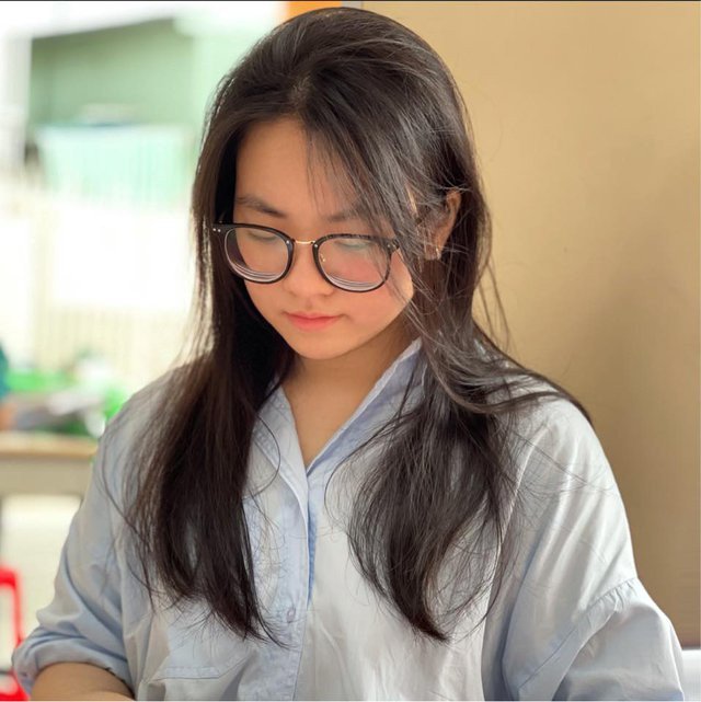 Trải qua một hành trình nỗ lực, cô bé hiện tại có vóc dáng thanh mảnh, gọn gàng.