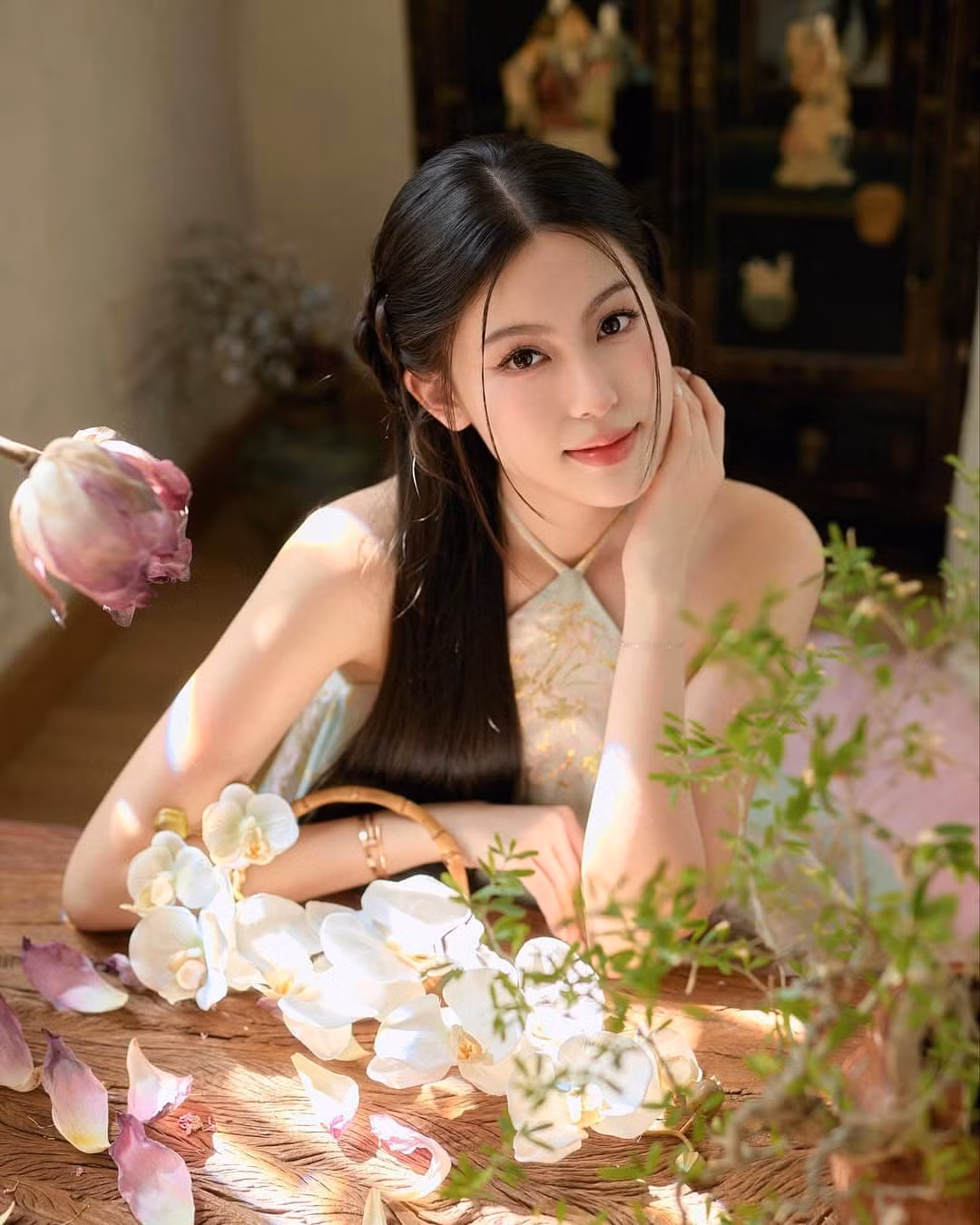 Theo đó, trên mạng xã hội xuất hiện nhiều bình luận của một tài khoản được cho là của Mỹ Hàn, dùng những lời lẽ không hay để nói về người yêu cũ của HIEUTHUHAI.