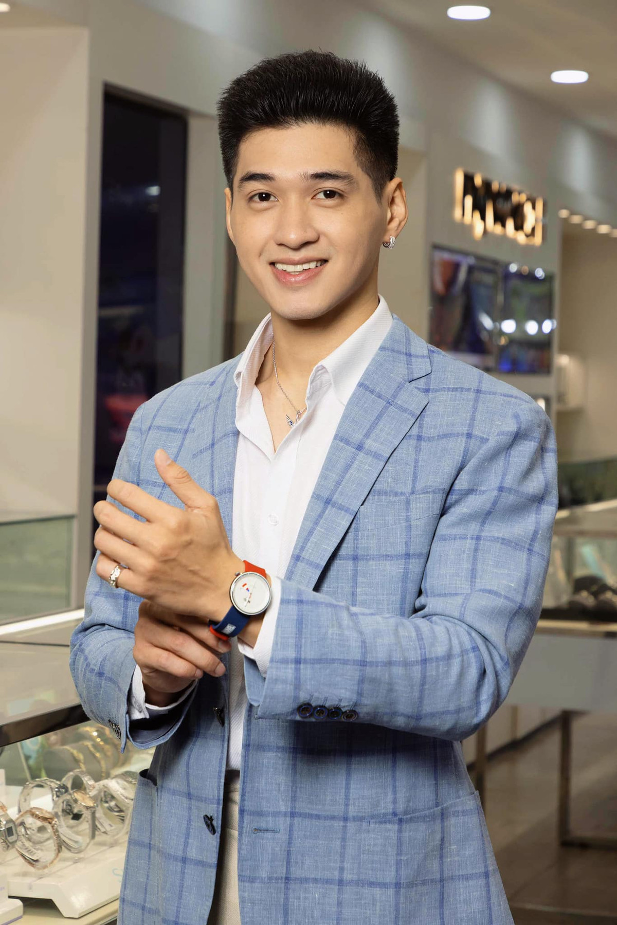 Anh từng tham gia các dự án như MV Tình nào không như tình đầu của Trung Quân, phim truyền hình Đừng khóc anh đây mà, MV Sau Lưng Anh Có Ai Kìa của Thiều Bảo Trâm