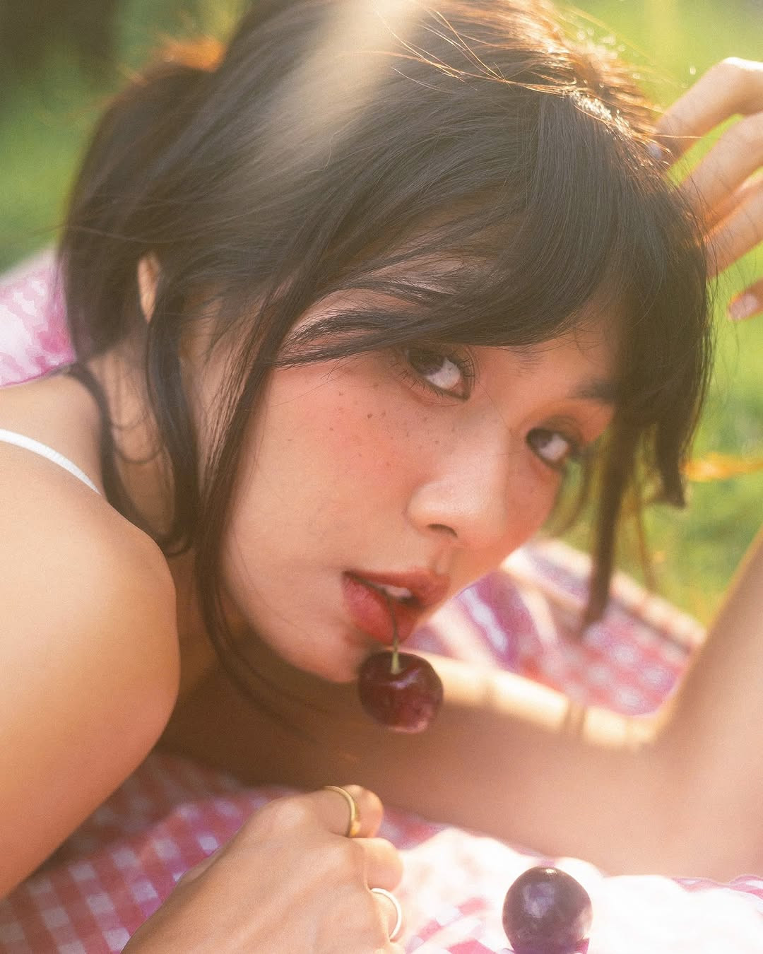 Cô nàng không ngại đăng tải những hình ảnh gợi cảm "tràn màn hình".