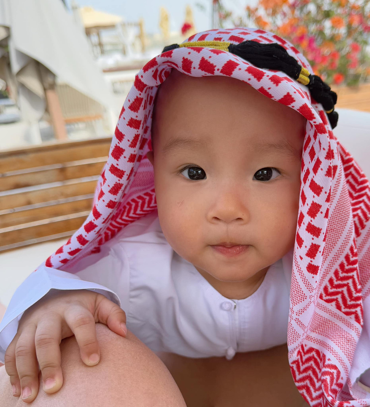 Ngoại hình bụ bẫm, đáng yêu cùng biểu cảm nhí nhố của cặp song sinh thiên thần nhận về lượng tương tác "khủng".