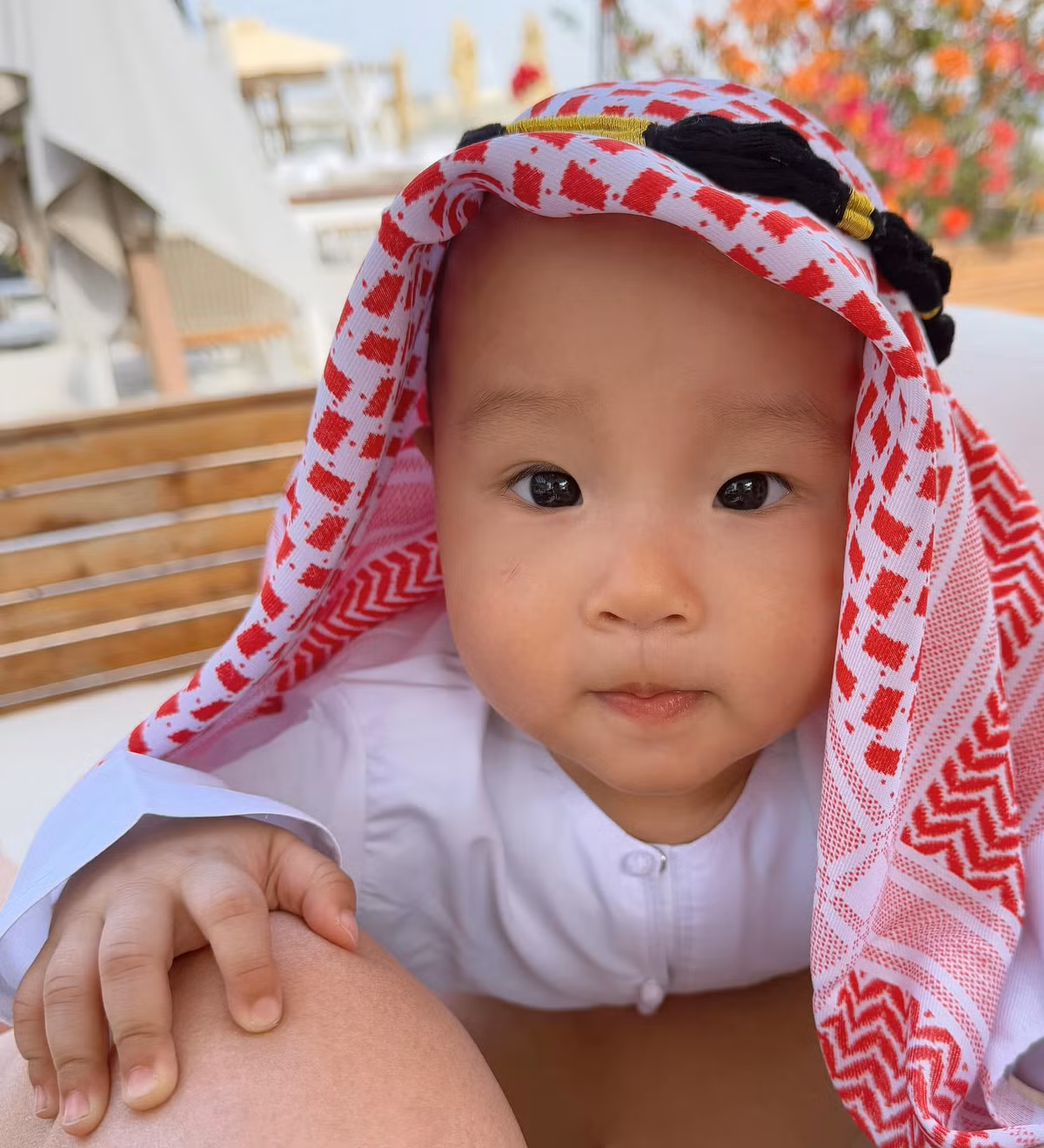 Ngoại hình bụ bẫm, đáng yêu cùng biểu cảm nhí nhố của cặp song sinh thiên thần nhận về lượng tương tác "khủng".