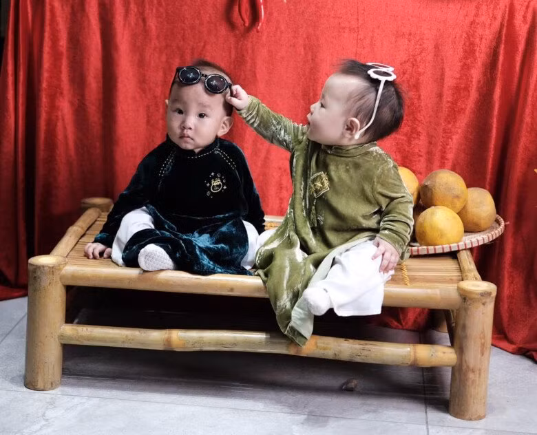 Từ lúc được sinh ra, cặp đôi song sinh nhà Phương Oanh - Shark Bình đã luôn nhận về nhiều sự chú ý từ netizen mỗi lần xuất hiện.