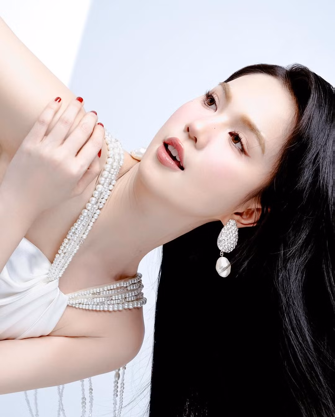 Quan điểm hiện tại của cô nàng vẫn vấp phải nhiều phản ứng tiêu cực, nhiều người vẫn giữ ấn tượng về một "nữ hoàng nội y" với lắm thị phi, hoài nghi về sự thay đổi này. Tuy nhiên cũng nhiều người hâm mộ bày tỏ sự ủng hộ với hướng đi mới của cô nàng.