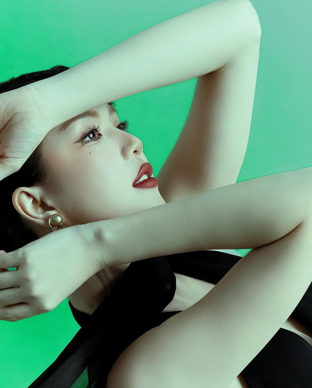 Tần suất Ngọc Trinh thực hiện những bộ hình áo tắm cũng giảm sút đáng kể khiến biệt danh "nữ hoàng nội y" của cô mờ dần trong mắt công chúng.