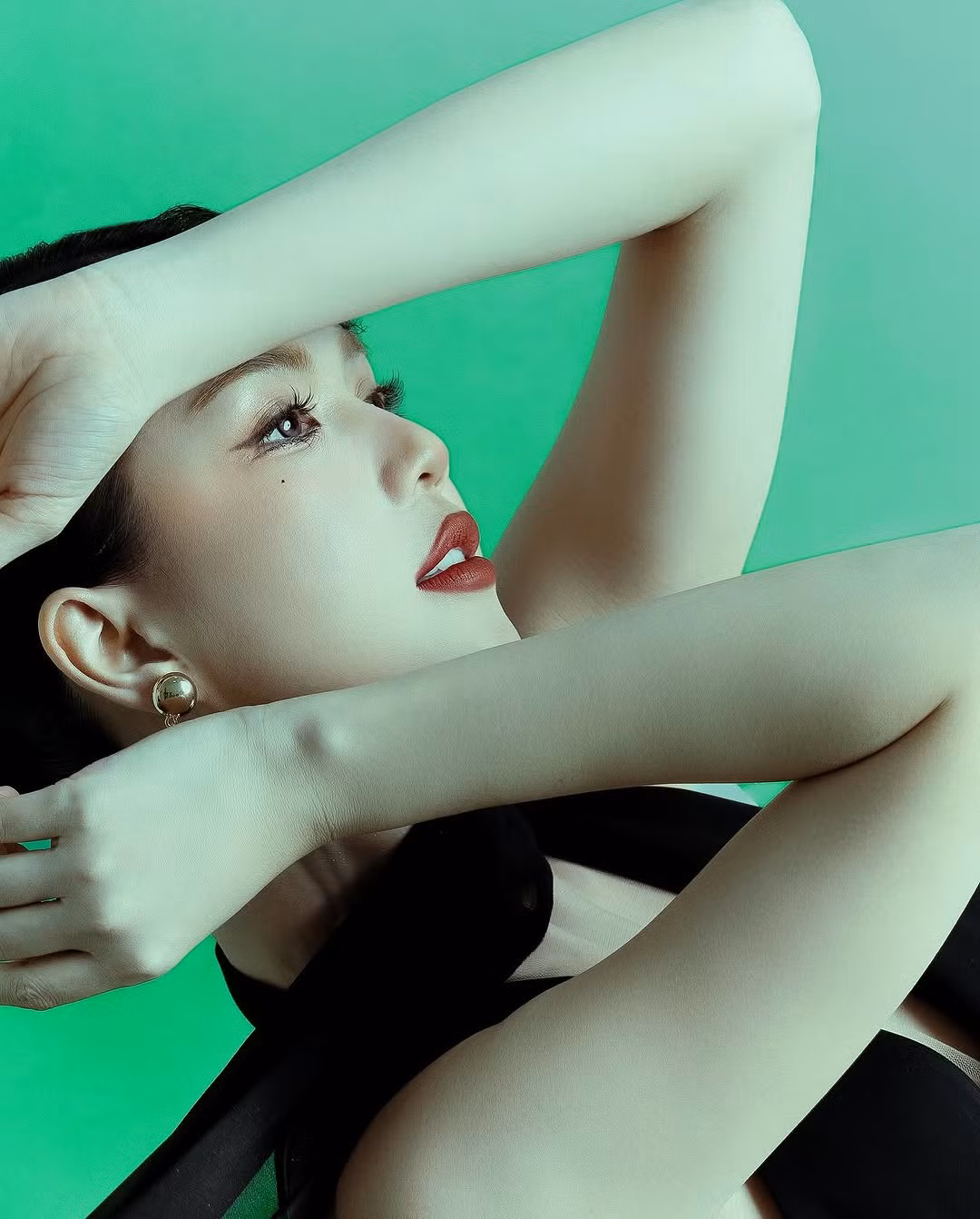 Tần suất Ngọc Trinh thực hiện những bộ hình áo tắm cũng giảm sút đáng kể khiến biệt danh "nữ hoàng nội y" của cô mờ dần trong mắt công chúng.