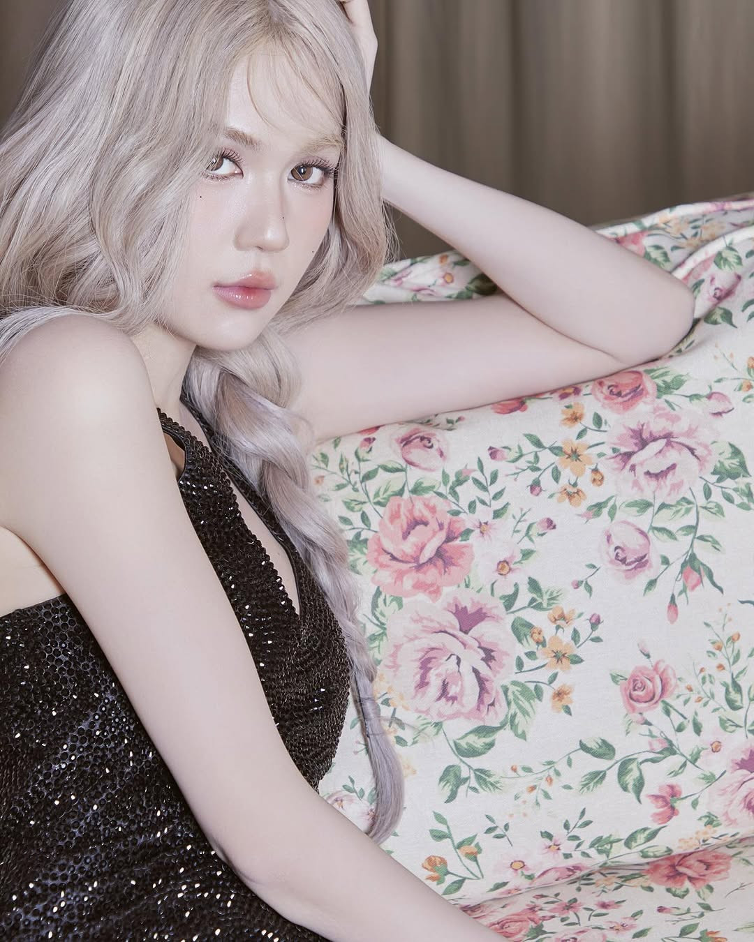 Về sự nghiệp, Ngọc Trinh chẳng còn "chạy show" nhiều như trước, có vẻ như từng sự xuất hiện trong các sự kiện được cô nàng cân đo đong đếm để phù hợp với hình ảnh hiện tại hơn.