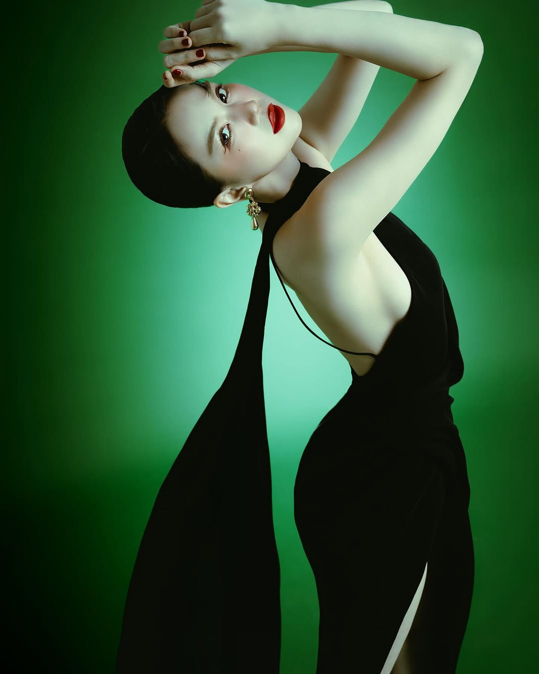 Mới đây, cô nàng cũng thể hiện quan điểm hiện tại của bản thân qua một bài đăng trên trang cá nhân: "Tập trung vào việc cải thiện, không chứng minh". Thay vì cố gắng chứng minh bản thân với người khác, cô nàng tập trung vào việc hoàn thiện bản thân mỗi ngày. Đây là một tín hiệu đáng mừng, cho thấy Ngọc Trinh đang ngày càng trưởng thành và chín chắn hơn.