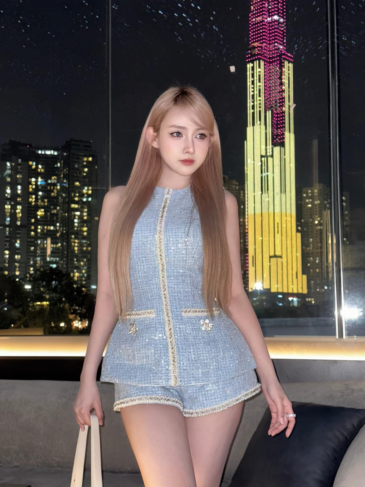 Tuy nhiên thời gian gần đây cô nàng không tham gia nhiều vào hoạt động âm nhạc mà chủ yếu tập trung vào công việc kinh doanh về thời trang.