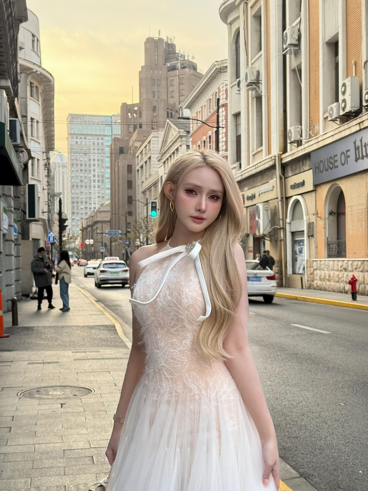 Jenny Yến, tên thật là Nguyễn Thị Phi Yến, sinh năm 1996 được biết tới là một nữ DJ có tiếng trong làng EDM Việt.