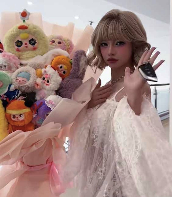 Mới khai Xuân, nữ TikToker CiiN (Bùi Thảo Ly) đã khiến người hâm mộ không khỏi bất ngờ khi chia sẻ tin vui tậu xế hộp.