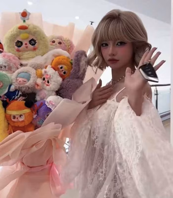 Mới khai Xuân, nữ TikToker CiiN (Bùi Thảo Ly) đã khiến người hâm mộ không khỏi bất ngờ khi chia sẻ tin vui tậu xế hộp.