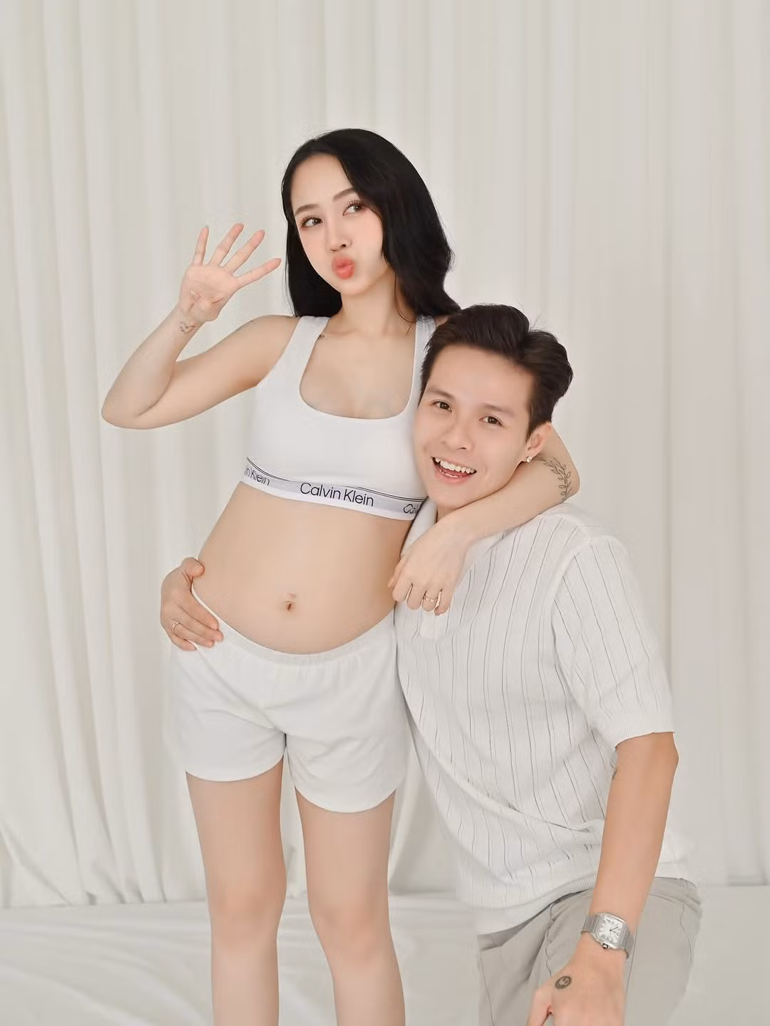 Trên trang cá nhân, Tâm Nguyễn - ông xã Joyce Phạm cũng hạnh phúc chia sẻ hình ảnh gia đình với niềm hạnh phúc khi được làm ông bố 4 con.