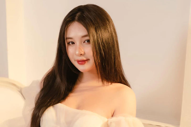 Những buổi livestream của cô không chỉ tập trung vào game mà còn mang lại những phút giây giải trí, tương tác thân thiện cùng người hâm mộ.