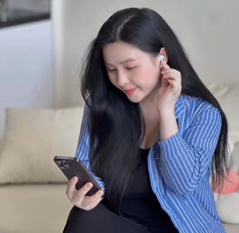 Thảo Nari tên thật là Ma Hương Thảo, sinh năm 1993 tại Tuyên Quang. Sau khi tốt nghiệp cấp ba, cô theo học tại Đại học Văn hóa Hà Nội.