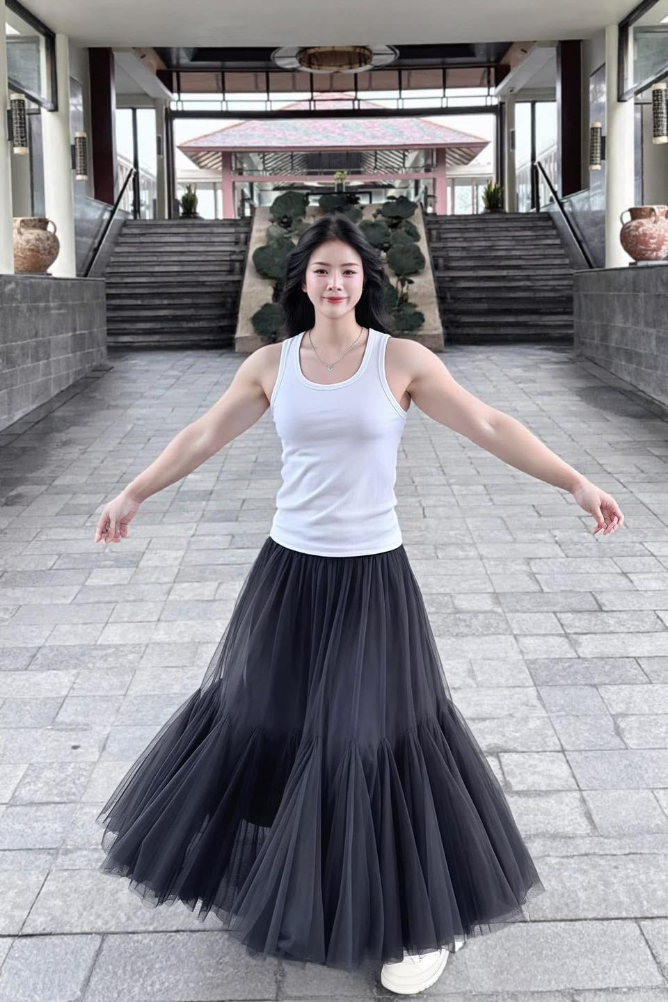 Màn lên đồ của DJ Mie khiến nhiều người không nhịn nổi cười.