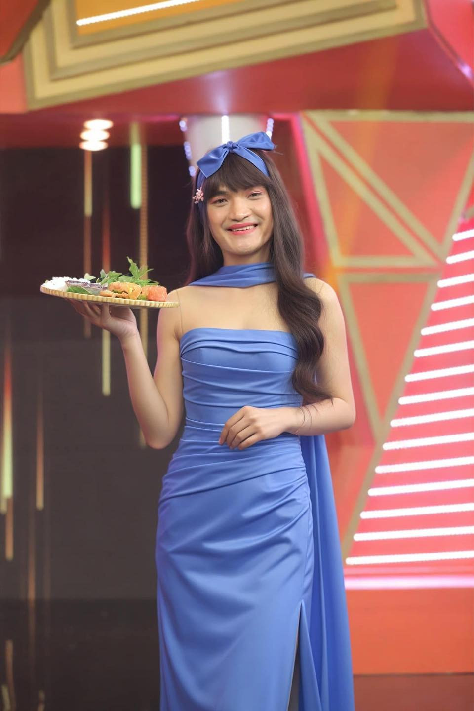 Bên cạnh chiếc váy hồng hot hit, nhiều người nổi tiếng khác cũng lựa chọn những mẫu váy khác để diện thử.