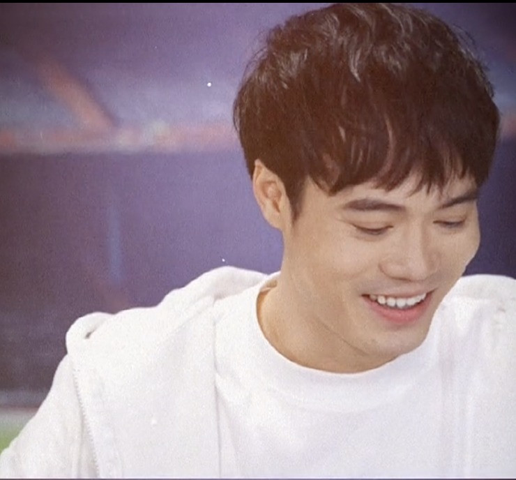 Thời gian gần đây, cặp đôi Văn Toàn - Hòa Minzy thường bị đồn đoán là yêu đương, thế nhưng cả hai đã lên tiếng phủ nhận. Cả hai vẫn vô cùng thân thiết, thường xuyên tương tác vô tư với nhau trên mạng, không vì những lời đồn mà làm ảnh hưởng đến mối quan hệ bạn bè trước nay.