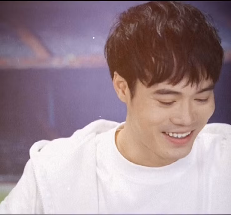 Thời gian gần đây, cặp đôi Văn Toàn - Hòa Minzy thường bị đồn đoán là yêu đương, thế nhưng cả hai đã lên tiếng phủ nhận. Cả hai vẫn vô cùng thân thiết, thường xuyên tương tác vô tư với nhau trên mạng, không vì những lời đồn mà làm ảnh hưởng đến mối quan hệ bạn bè trước nay.