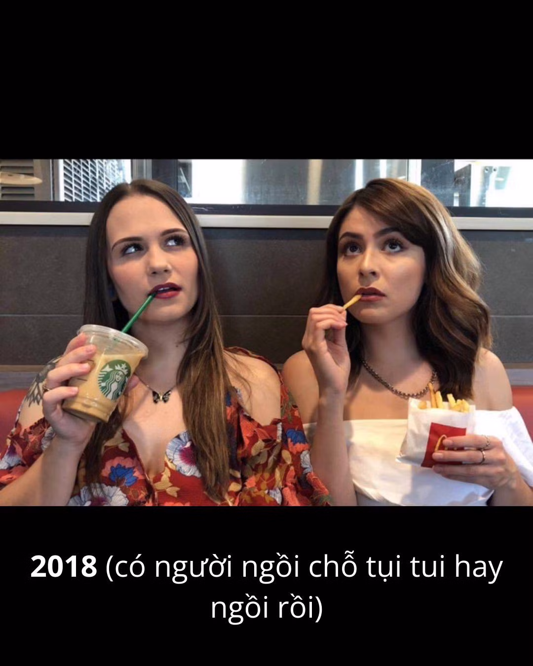 Năm 2018, cặp đôi đã phải thực hiện bộ ảnh ở một vị trí khác do chỗ ngồi quen thuộc đã có người ngồi.