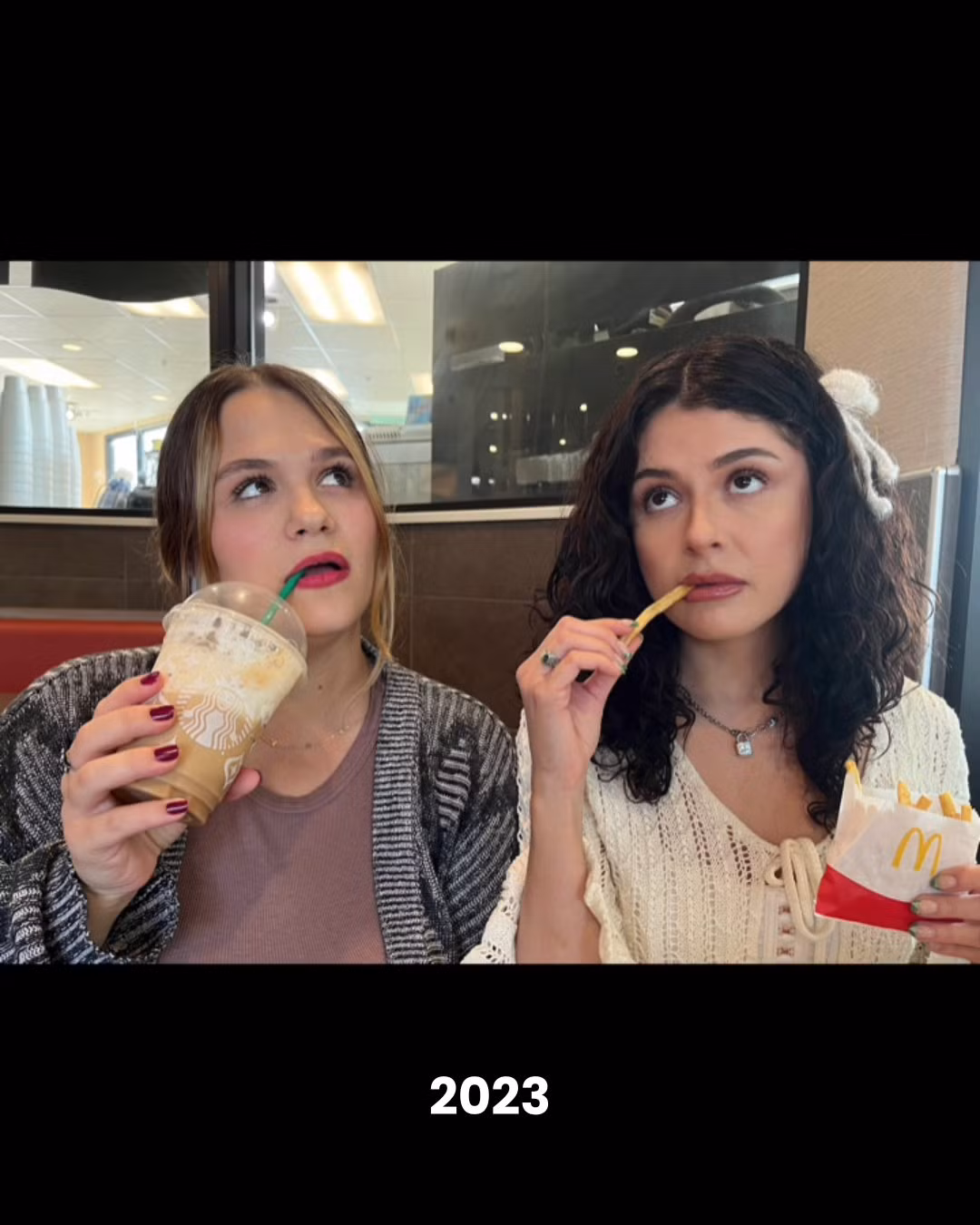 Ở phần bình luận, nhiều người cảm thấy vô cùng ngưỡng mộ tình bạn 18 năm của cả hai.