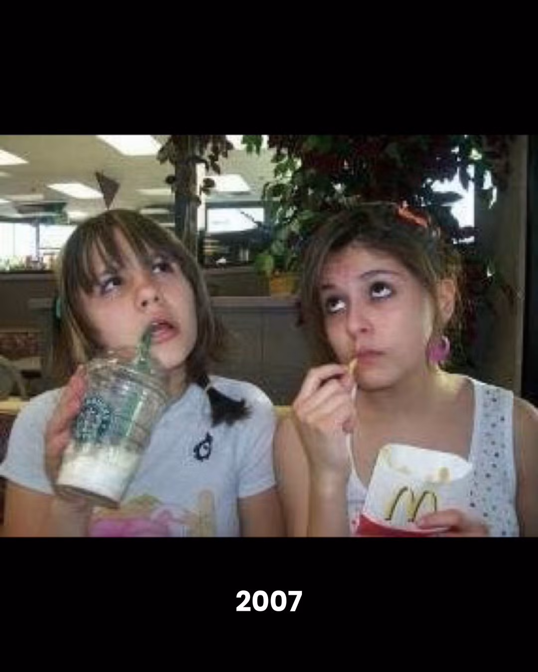 Mạng xã hội gần đây đang xôn xao trước một bộ ảnh vô cùng đặc biệt. Đó là bộ ảnh của một cặp bạn thân được thực hiện đều đặn mỗi năm, bắt đầu từ năm 2007 cho đến nay. Bộ ảnh này đã nhanh chóng thu hút sự chú ý và cảm xúc của cộng đồng mạng.