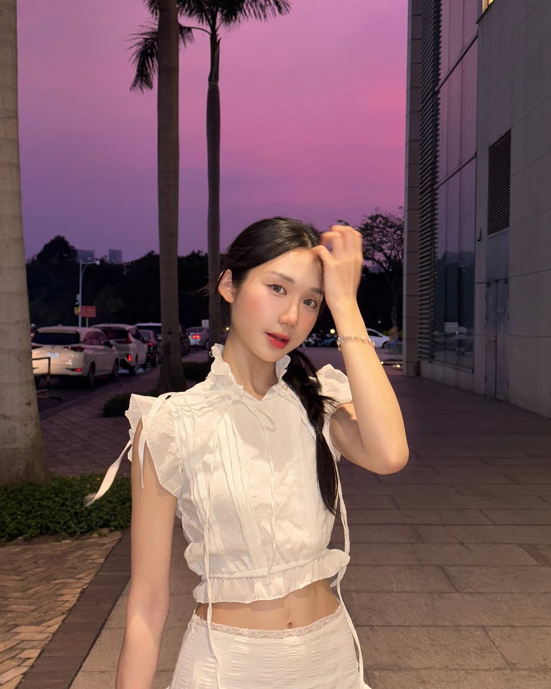 Gần đây, cô nàng tập trung nhiều hơn vào bản thân, dù ít lên sóng livestream nhưng cô nàng vẫn rất được lòng người hâm mộ nhờ cách nói chuyện duyên dáng, thân thiện, dễ gần.