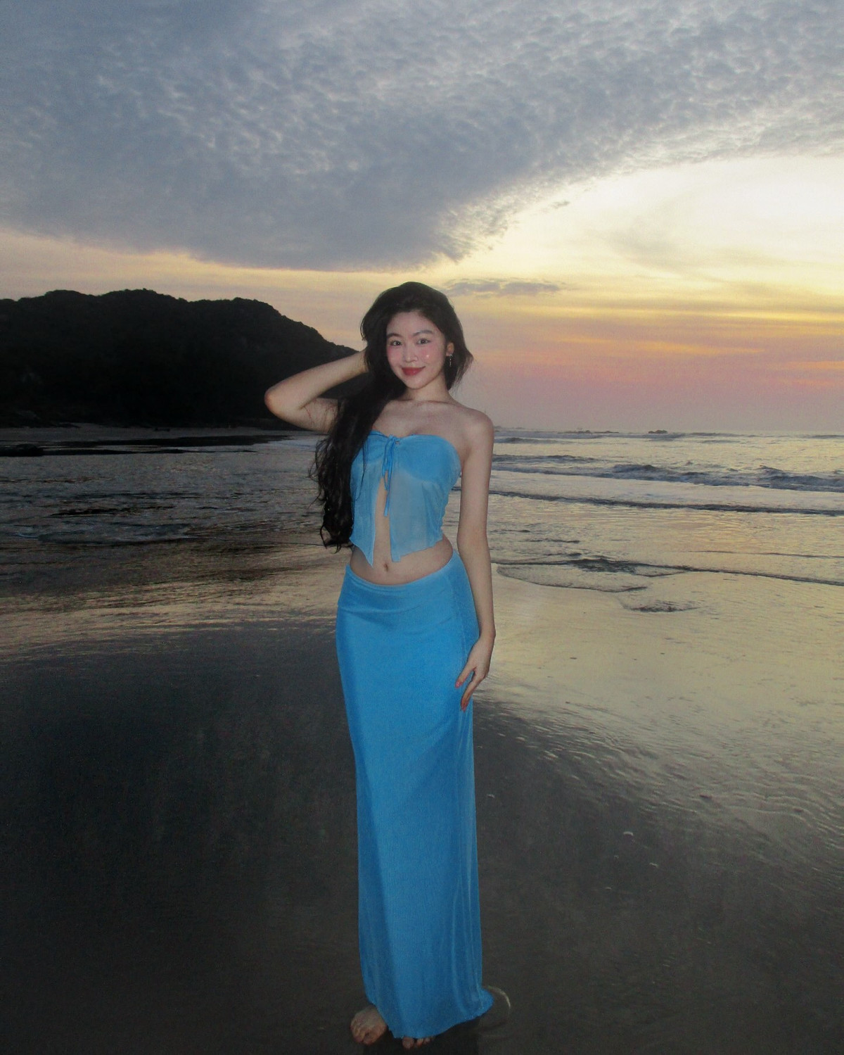 Dù chưa chính thức bước chân vào làng giải trí, nhưng mỗi lần xuất hiện, cô nàng đều trở thành tâm điểm chú ý.