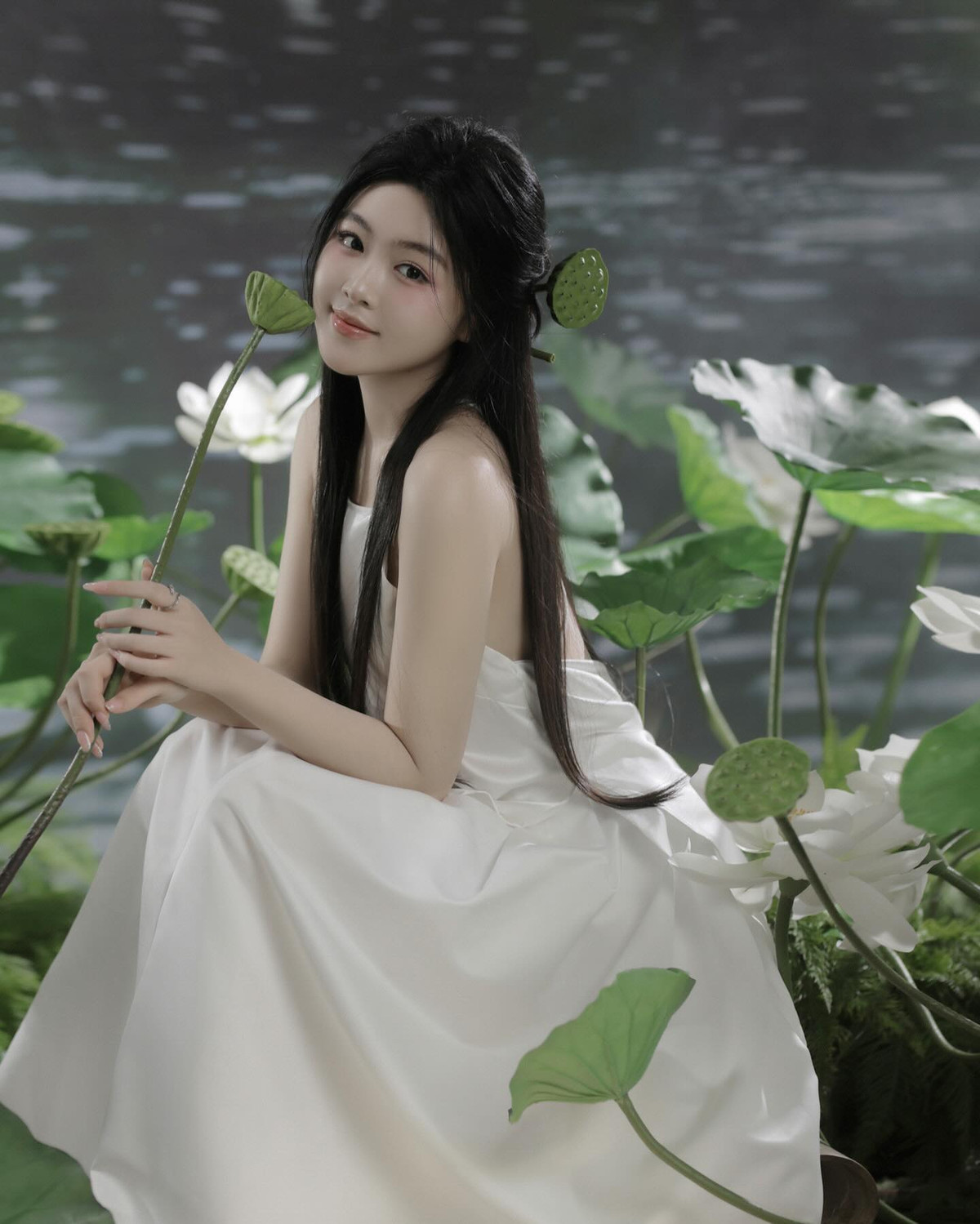 Lọ Lem, tên thật là Mai Thảo Linh, sinh năm 2006, là con gái đầu lòng của MC Quyền Linh và doanh nhân Dạ Thảo.