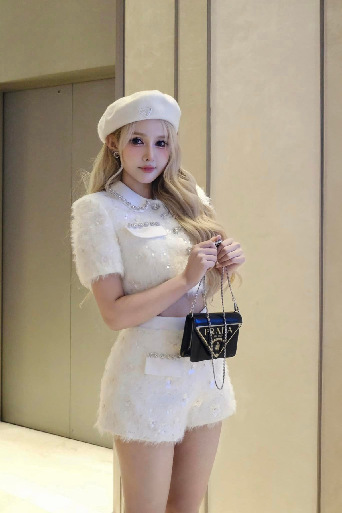 DJ Jenny Yến từ lâu được biết đến là một người mẫu ảnh, DJ với phong cách chơi nhạc ấn tượng.