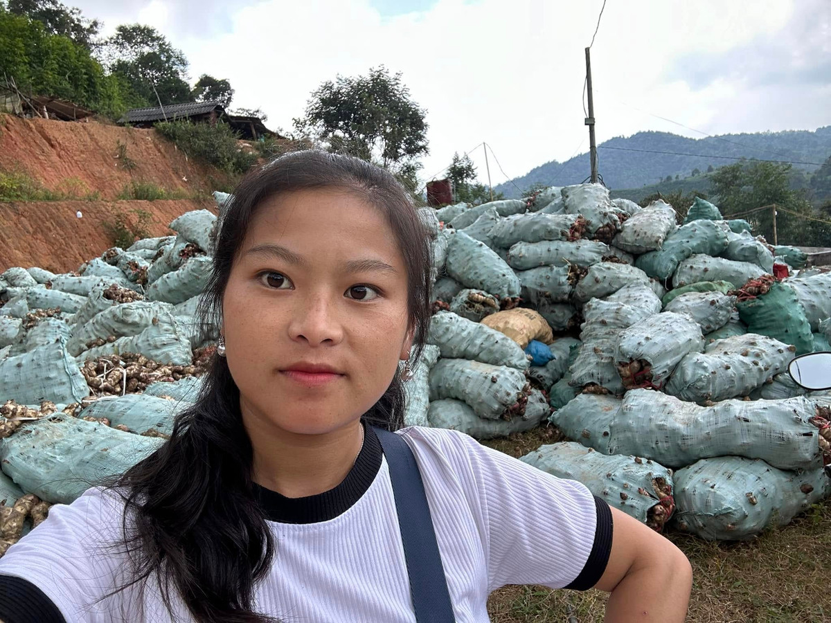 Ban đầu, Sùng Bầu chia sẻ những hình ảnh về cuộc sống hàng ngày đi nương làm rẫy, cách nấu ăn, hay những phong tục dân tộc mình.