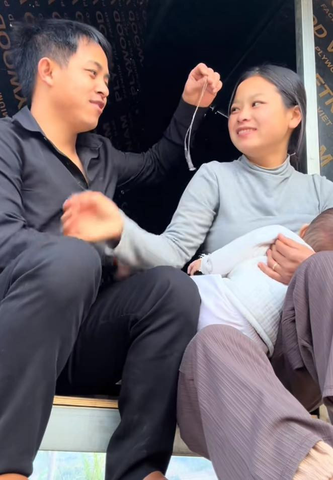 Trước những ý kiến đó, nhiều người tỏ ý bênh vực, cho rằng "Người ta kiếm tiền bằng mồ hôi công sức bằng thật,nên người ta mua gì tuỳ như cầu thì nên tôn trọng. Không nên nói những lời khó nghe vì mình không cho họ tiền" hay "cái nhà mấy trăm triệu với cái máy rửa bát chục triệu thì cái nào tặng được trước cứ tặng thôi, mấy người sân si vậy đã mua được cho vợ cái gì chưa".