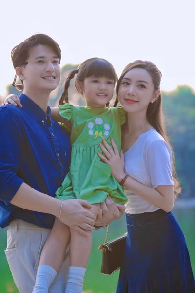 Với ngoại hình nổi bật, “con gái” Quỳnh Kool cũng dễ dàng thể hiện đa dạng phong cách thời trang.