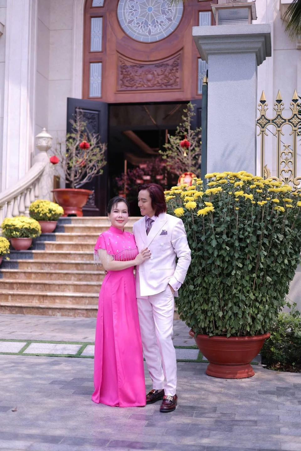 Việt Hương có chồng luôn đồng hành ở mọi lúc, mọi nơi.