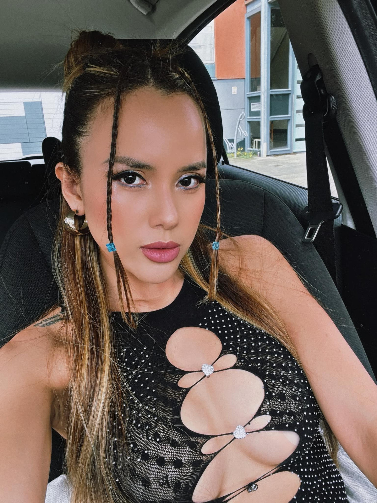 Nàng WAG sinh năm 1991 vẫn theo đuổi sự nghiệp Dj và nhận show diễn trong, ngoài nước.