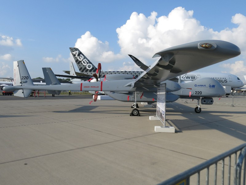 Heron TP: Heron TP còn được biết tới là Eitan là một máy bay không người lái tích hợp tính năng cất/hạ cánh tự động (ATOL) do quân đội Israel thiết kế và phát triển. Trọng lượng cất cánh tối đa của Heron TP là 5.670 kg và thời gian hoạt động của máy bay không người lái này là hơn 30 tiếng.