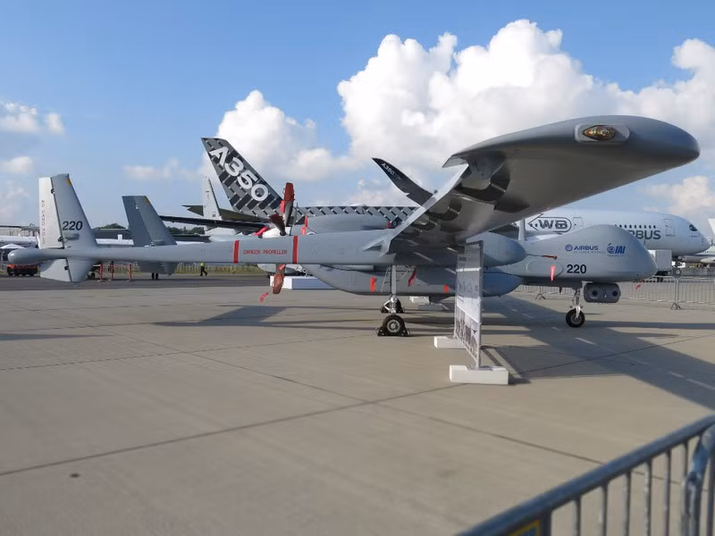 Heron TP: Heron TP còn được biết tới là Eitan là một máy bay không người lái tích hợp tính năng cất/hạ cánh tự động (ATOL) do quân đội Israel thiết kế và phát triển. Trọng lượng cất cánh tối đa của Heron TP là 5.670 kg và thời gian hoạt động của máy bay không người lái này là hơn 30 tiếng.